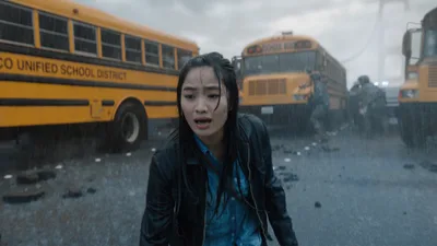 Постер 1 серии 1 сезона сериала ««Монарх»: наследие монстров»
