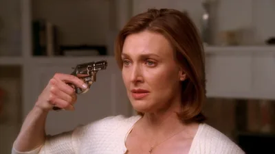 Постер 1 серии 1 сезона сериала «Отчаянные домохозяйки»