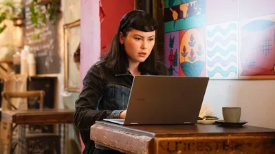 Постер 2 серии 1 сезона сериала «Ночной рейс»