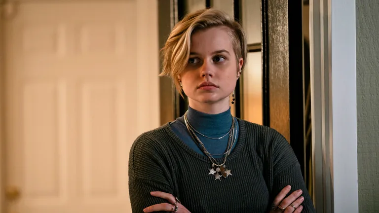 Постер 3 серии 1 сезона сериала «Мейр из Исттауна»