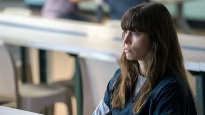 Постер 2 серии 1 сезона сериала «Грешница»
