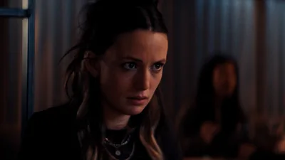 Постер 3 серии 1 сезона сериала «Тихая гавань»