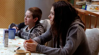 Постер 12 серии 1 сезона сериала «Бесстыжие»