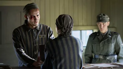 Постер 4 серии 1 сезона сериала «Татуировщик из Освенцима»