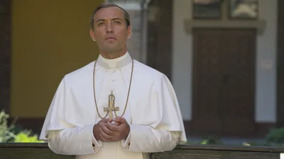 Постер 3 серии 1 сезона сериала «Молодой Папа»