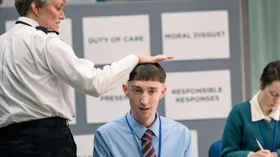 Постер 2 серии 1 сезона сериала «Поросята»