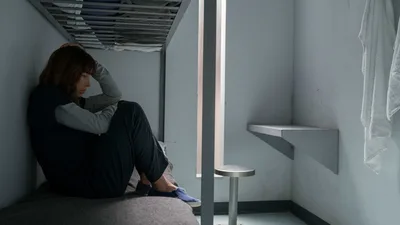 Постер 5 серии 1 сезона сериала «Грешница»