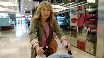 Постер 3 серии 1 сезона сериала «Родители года»