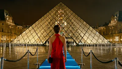 Постер 8 серии 1 сезона сериала «Дипломатка»