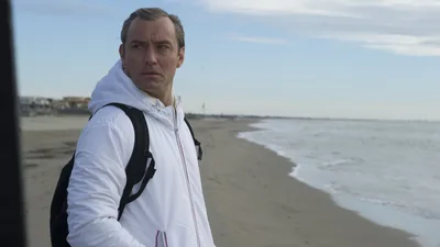 Постер 9 серии 1 сезона сериала «Молодой Папа»