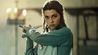 Постер 5 серии 1 сезона сериала «Миссис Дэвис»