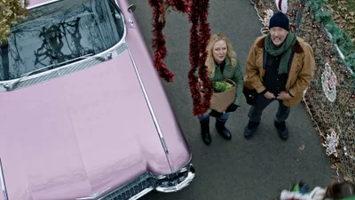 Постер 1 серии 1 сезона сериала «Holidazed»